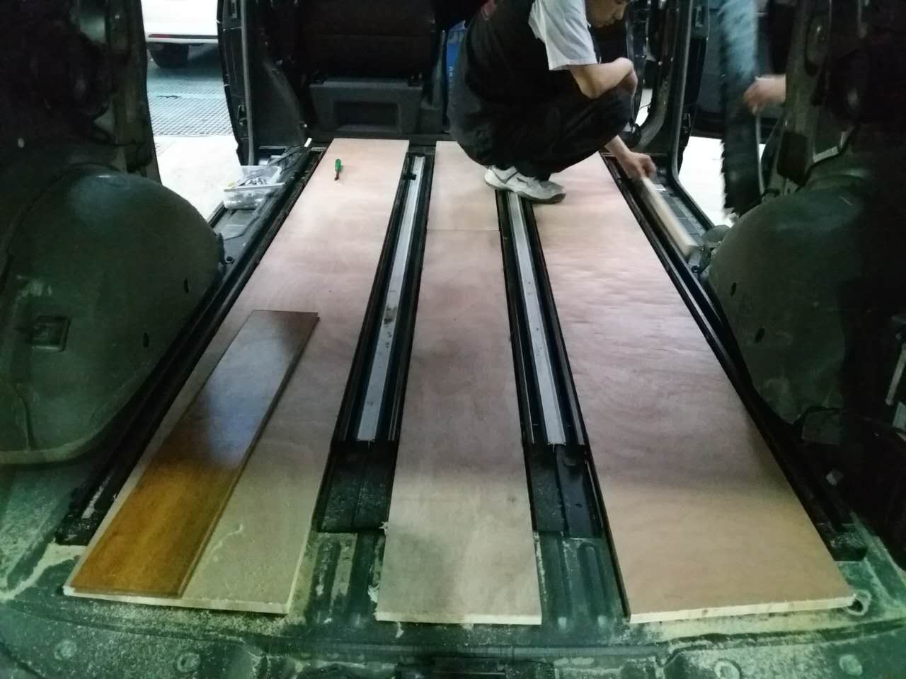 山东车主专程来南京，大众迈特威实木地板改装