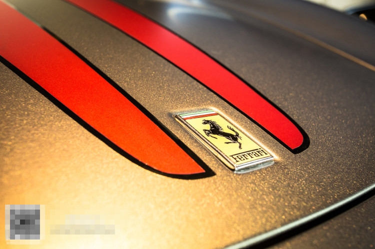 法拉利F430車身改色貼膜星光金槍灰+剪刀拉花（圖）