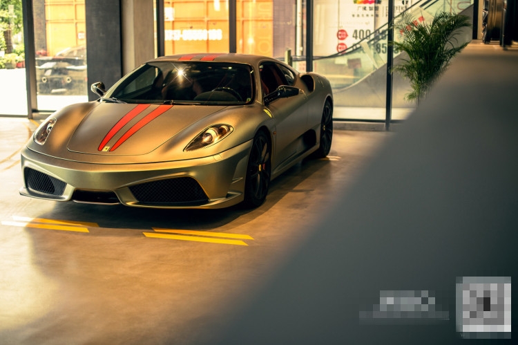 法拉利F430車身改色貼膜星光金槍灰+剪刀拉花（圖）