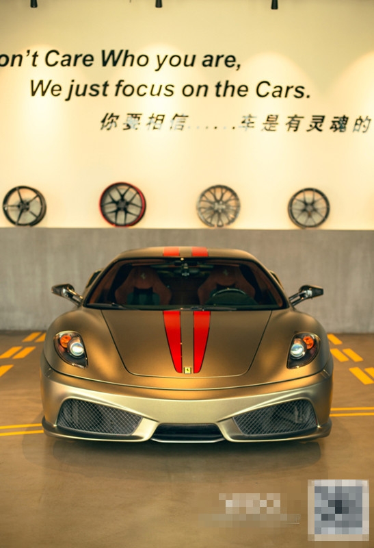 法拉利F430車身改色貼膜星光金槍灰+剪刀拉花（圖）