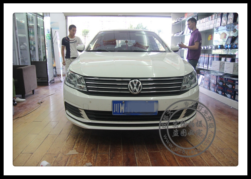 成都朗行車燈改裝改裝Q5雙光透鏡LED日行燈\成都朗行車燈改裝