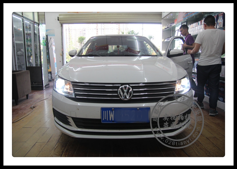 成都朗行車燈改裝改裝Q5雙光透鏡LED日行燈\成都朗行車燈改裝