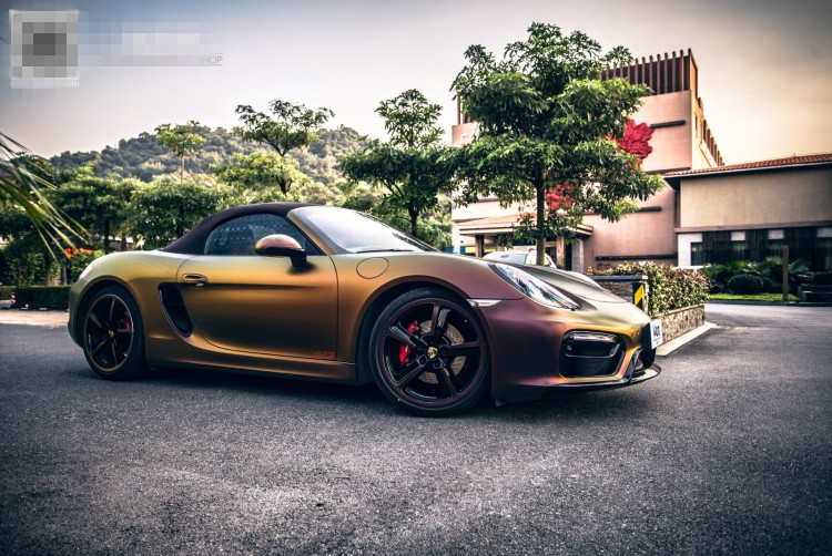 WOO特效電光金屬紅金（保時(shí)捷boxster GTS車身改色貼膜案例）