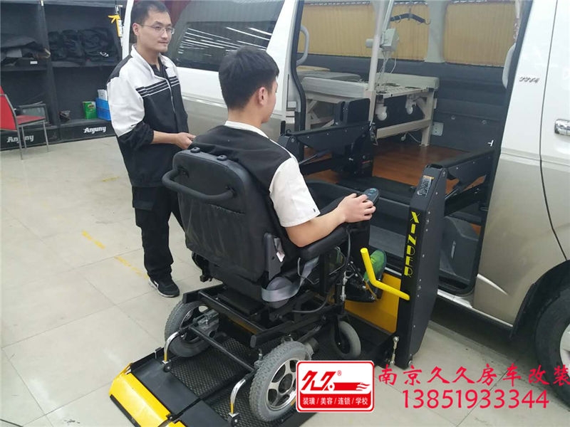 海獅房車醫(yī)護車改裝，兒子送老父親的節(jié)日禮物