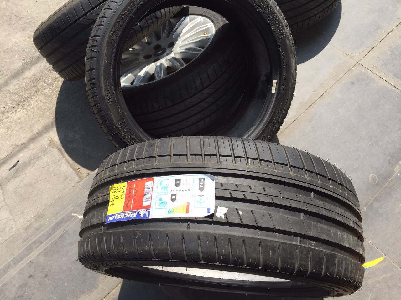 福特蒙迪歐17寸升級19寸爆龜輪轂 245 40R19米其林輪胎