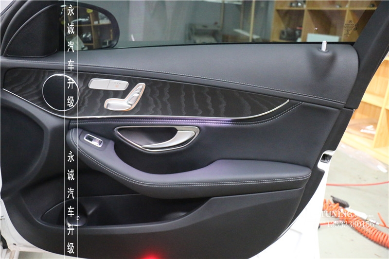 【永誠(chéng)汽車】石家莊奔馳C200無(wú)損改裝原廠三色氛圍燈