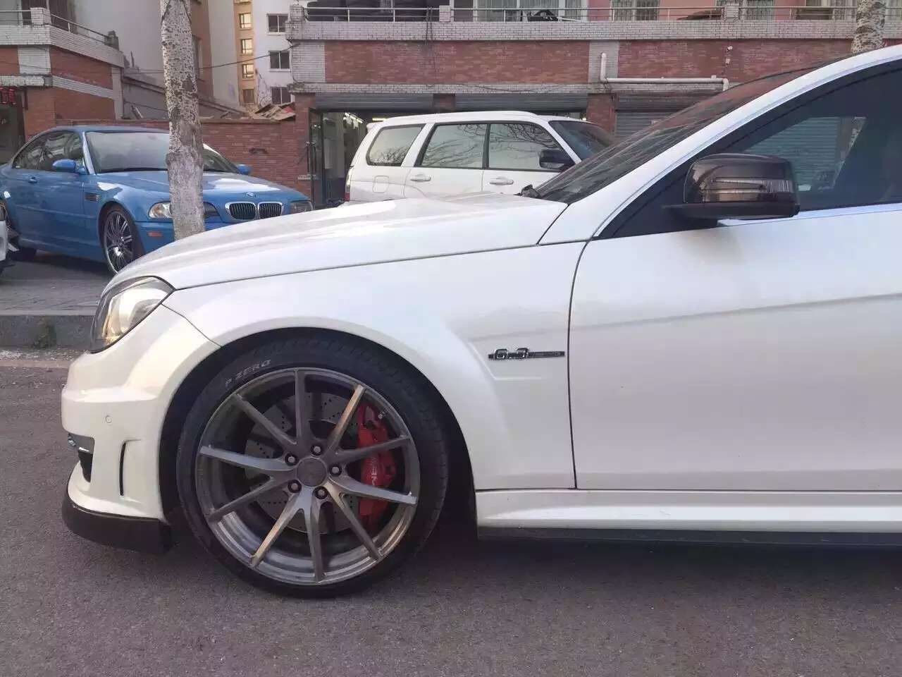 Facewheels FWD111，單片鍛造，金屬拉絲灰