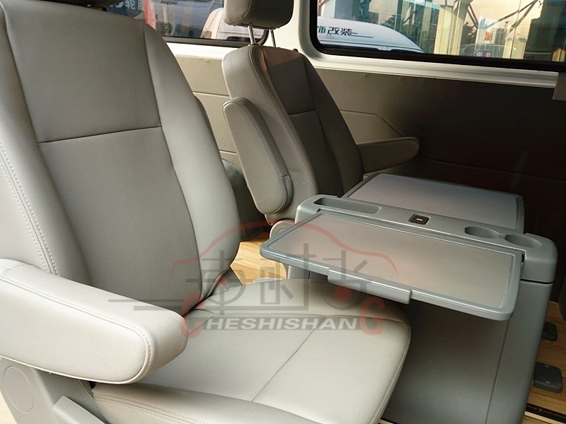 鄭州車時尚汽車內(nèi)飾改裝/上汽大通V80座椅改裝包皮