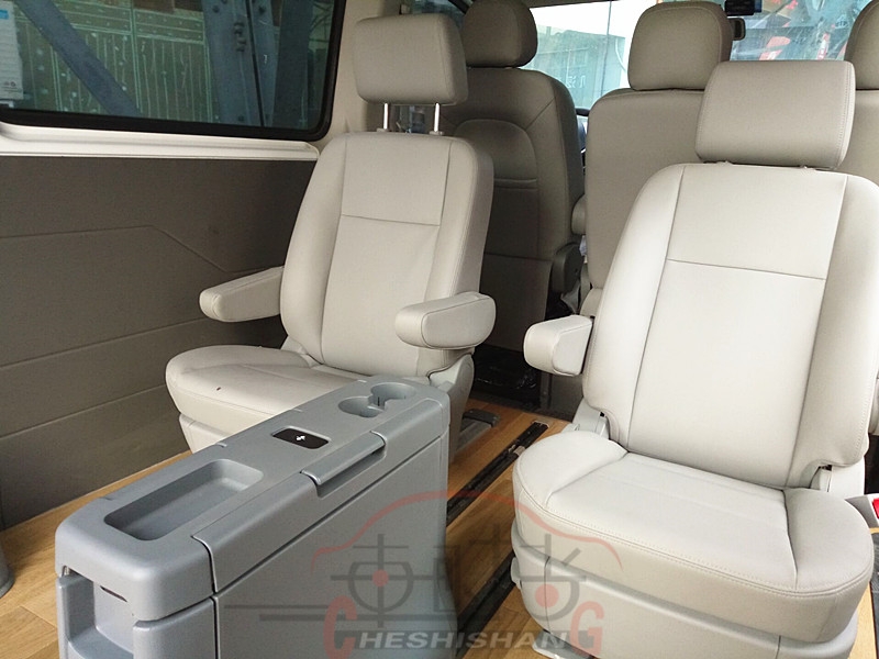鄭州車時尚汽車內(nèi)飾改裝/上汽大通V80座椅改裝包皮