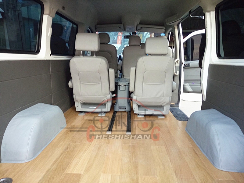 鄭州車時尚汽車內(nèi)飾改裝/上汽大通V80座椅改裝包皮