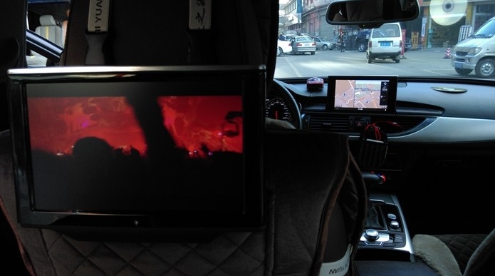 奧迪A6加裝頭枕屏