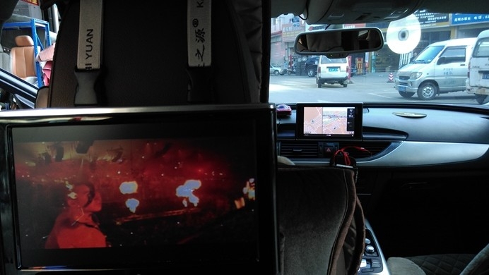 奧迪A6加裝頭枕屏