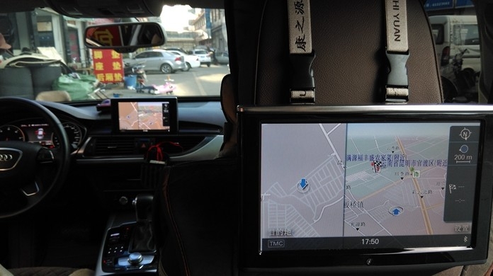 奧迪A6加裝頭枕屏