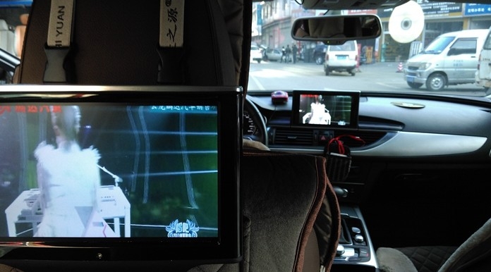 奧迪A6加裝頭枕屏