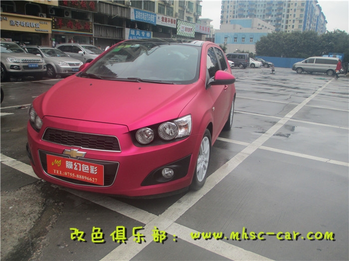 雪佛蘭愛唯歐全車貼膜改色 超亞金屬玫紅 深圳汽車貼膜改色店