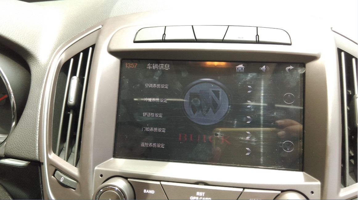 別克君威裝電容屏導(dǎo)航