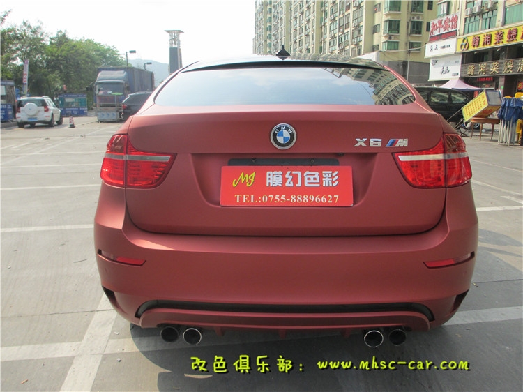寶馬X6M車身改顏色 全車外觀貼膜改色施工美國(guó)雅龍?zhí)珍X紅