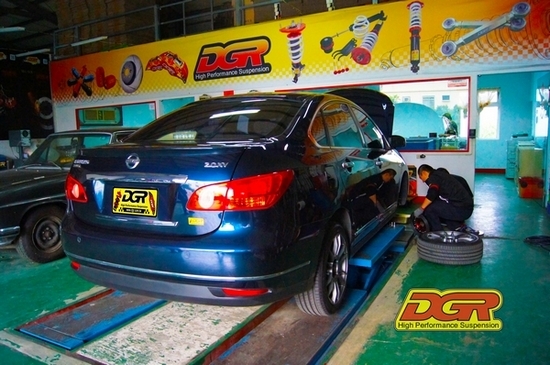 日產(chǎn)藍(lán)鳥(niǎo) 改上DGR合金小6卡鉗 330MM碟盤(pán)