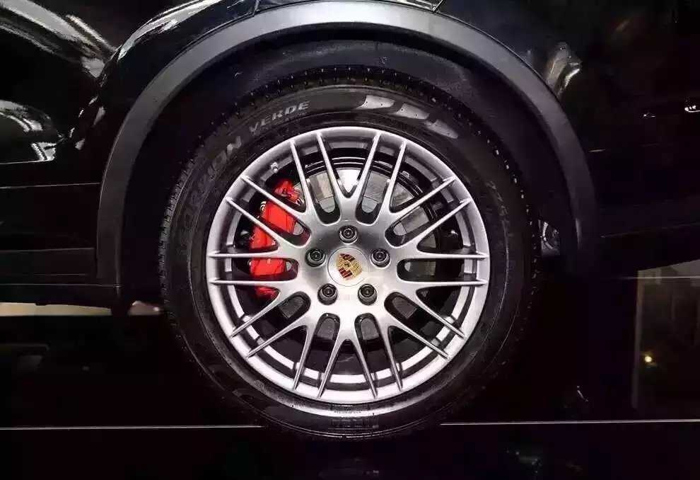 卡宴 RS．20寸 二手一套 連呔 ！