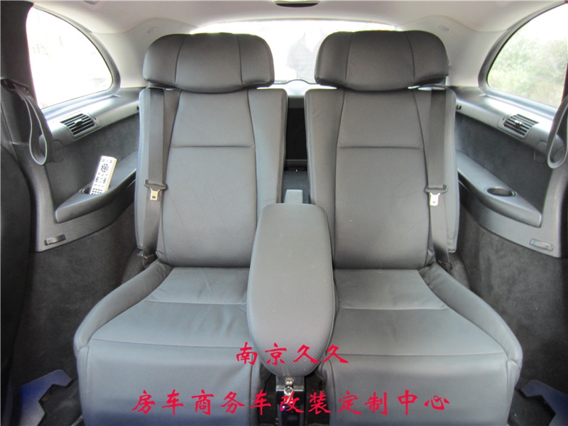 奔馳R350內(nèi)飾改裝案例（隔斷升降屏電視、航空座椅等）
