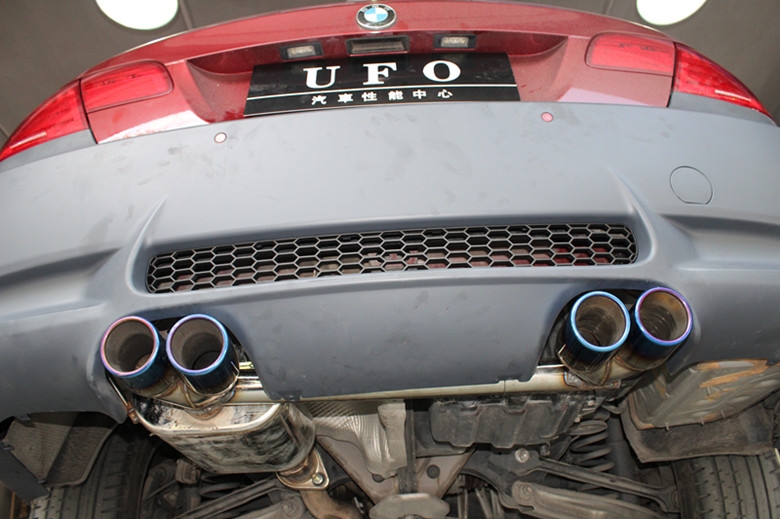 BMW320i升級M3后杠+側(cè)裙+尾端排氣