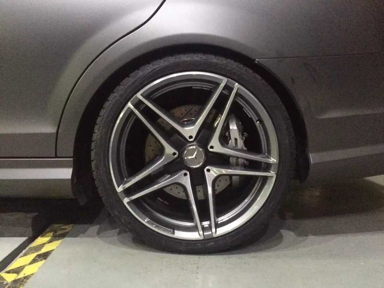 奔馳，裝原裝 C63  19寸 完工