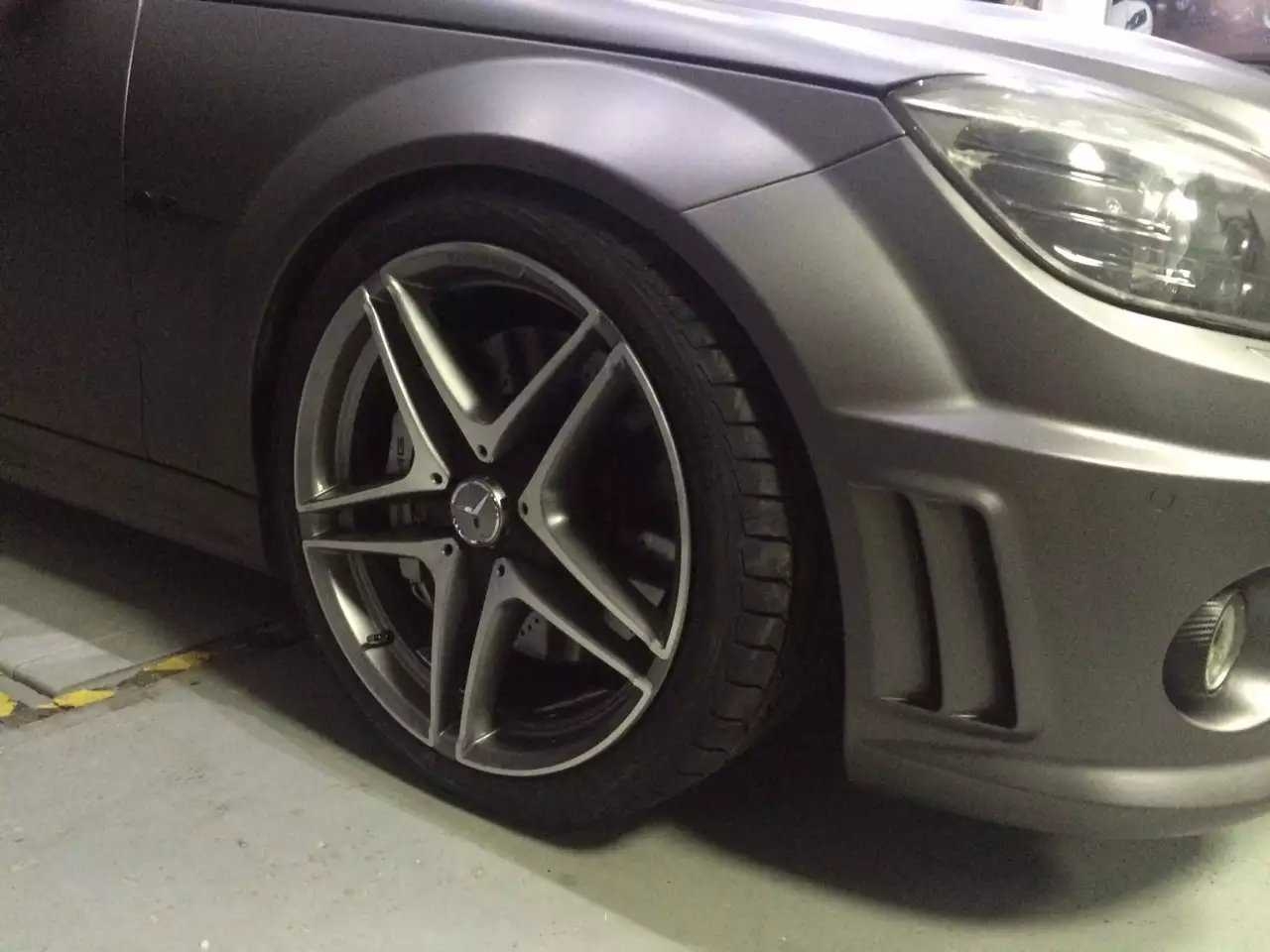 奔馳，裝原裝 C63  19寸 完工