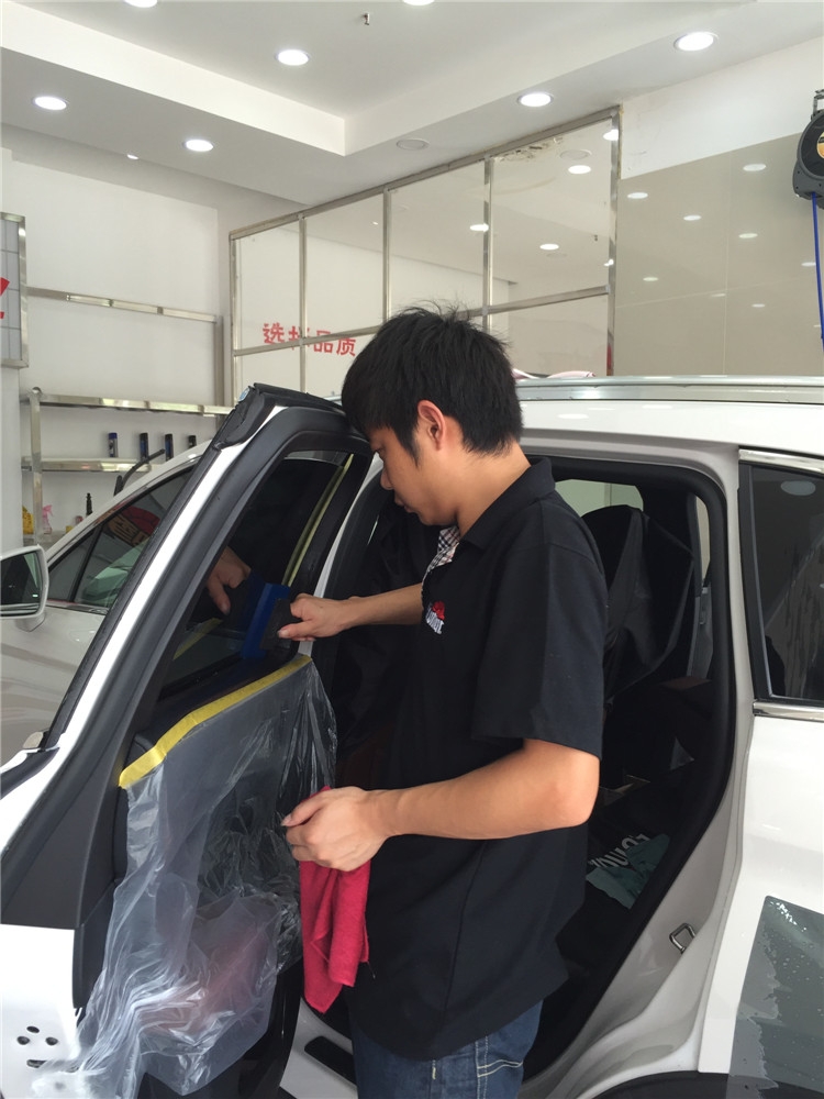 林肯MKX全車龍膜玻璃隔熱膜施工效果