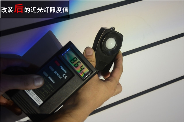 桑塔納車燈升級 Q5雙氙透鏡改裝 LED光導(dǎo)天使眼升級 ——清風(fēng)車影燈改