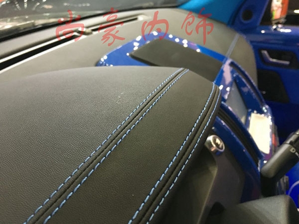 路虎藍白配內飾改裝