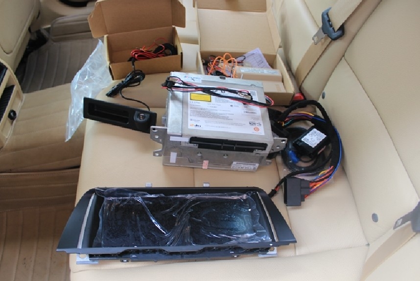 寶馬5系原車屏升級導(dǎo)航倒車影像模塊