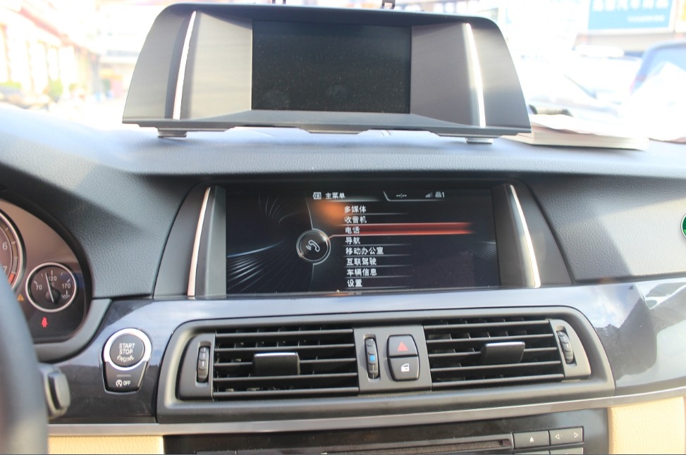 寶馬5系原車屏升級導(dǎo)航倒車影像模塊