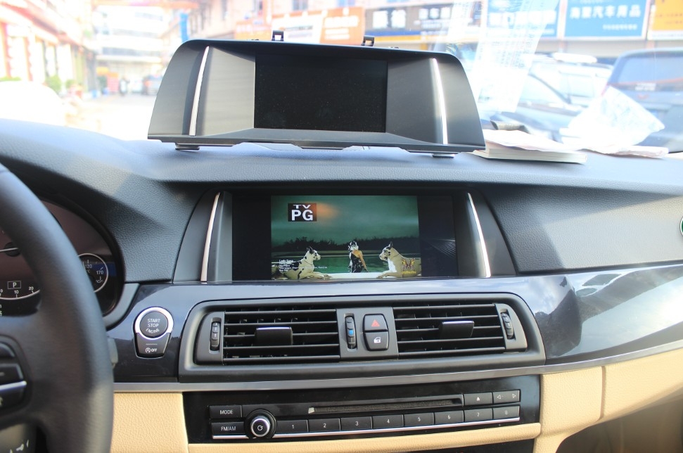 寶馬5系原車屏升級導(dǎo)航倒車影像模塊