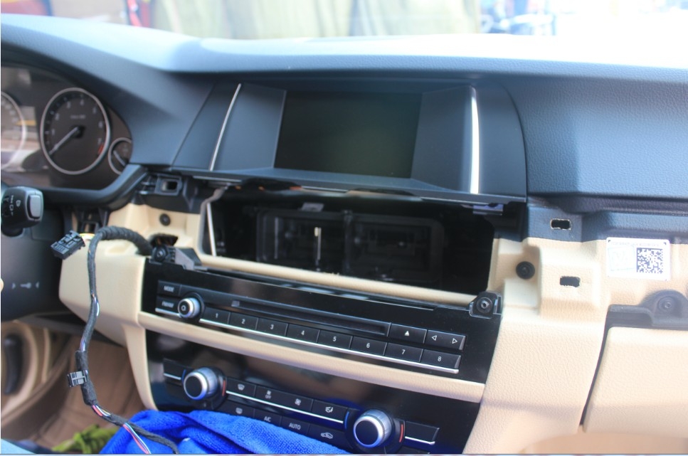 寶馬5系原車屏升級導(dǎo)航倒車影像模塊