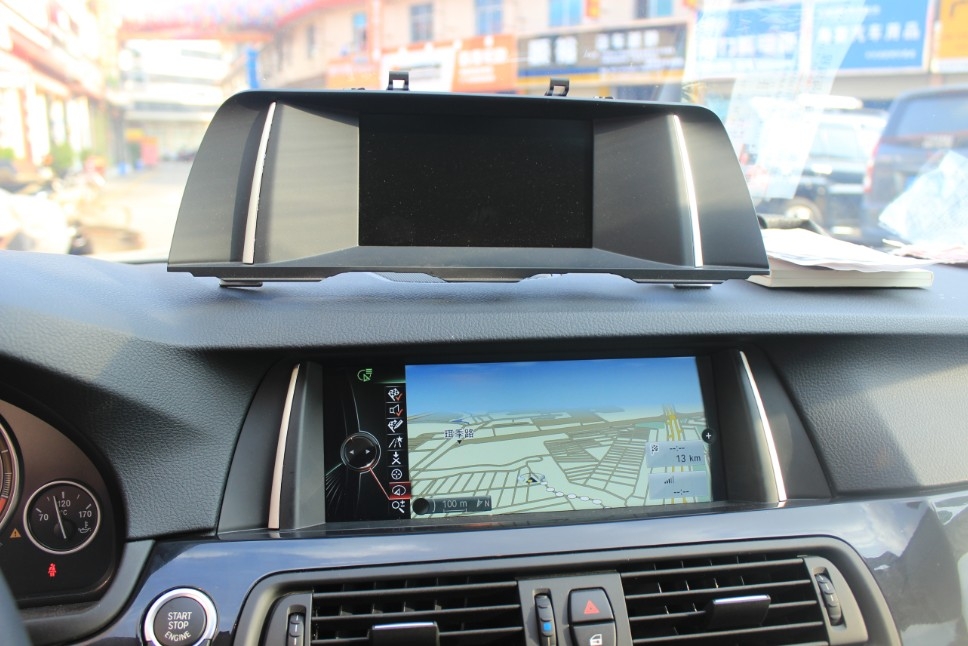 寶馬5系原車屏升級導(dǎo)航倒車影像模塊