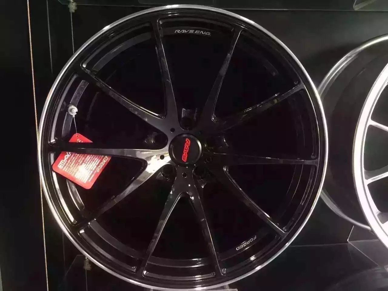 奔馳 C260 升級(jí) 19寸 RAYS G25