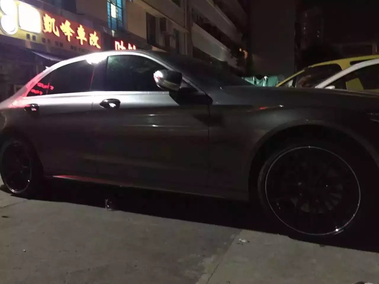 奔馳 C260 升級(jí) 19寸 RAYS G25