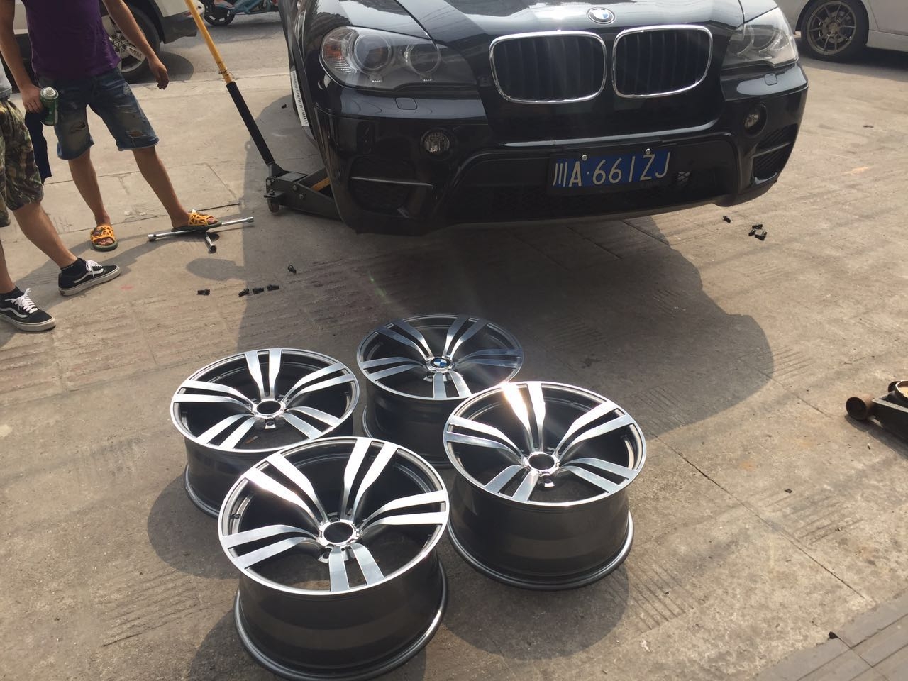 寶馬X5 升級19寸私人定制鍛造輪轂 M300