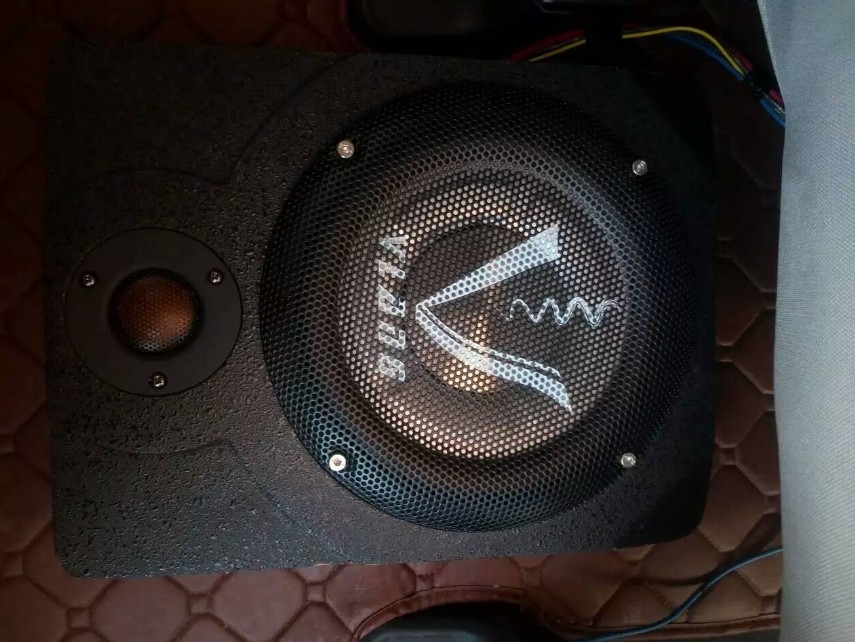 雪佛蘭賽歐換美國PLYE喇叭和裝威浪低音炮