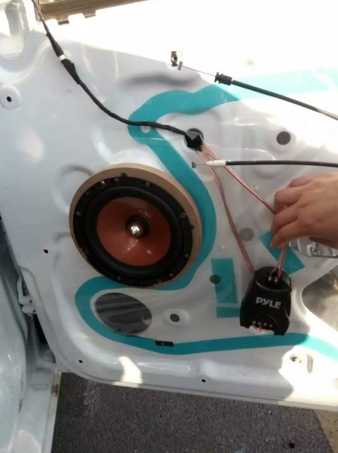 雪佛蘭賽歐換美國PLYE喇叭和裝威浪低音炮