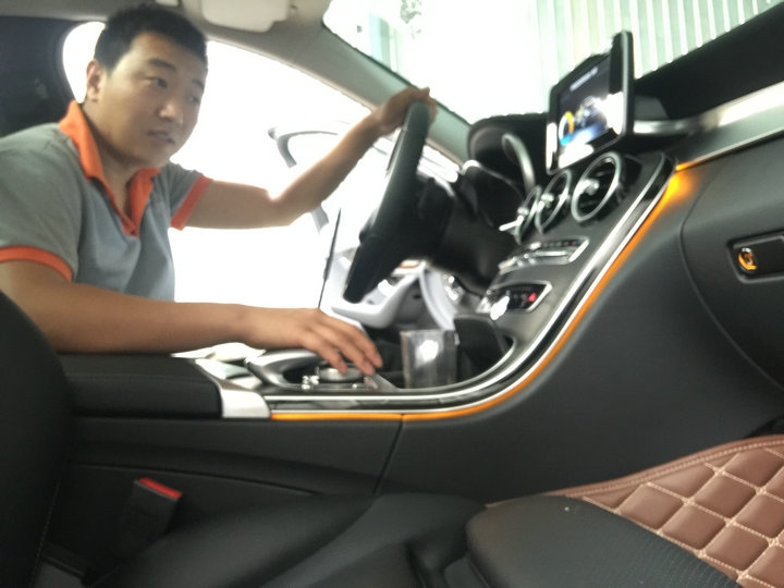 奔馳C200L-施工原廠氛圍燈 行車記錄儀
