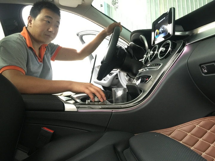 奔馳C200L-施工原廠氛圍燈 行車記錄儀