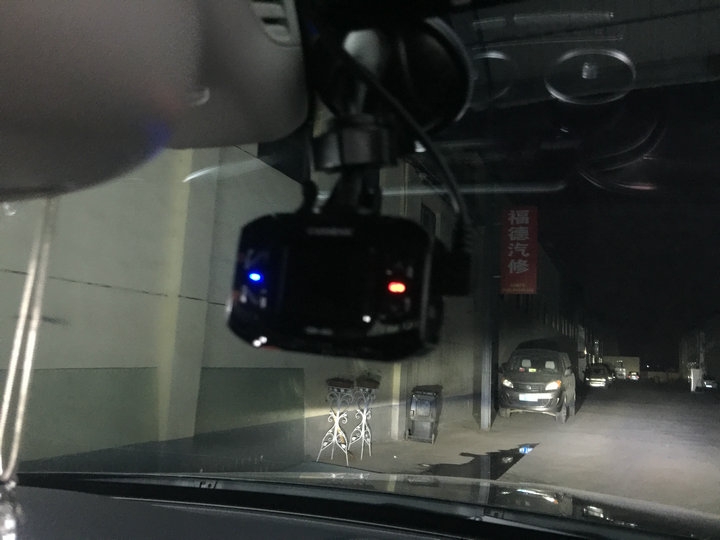 奔馳C200L-施工原廠氛圍燈 行車記錄儀