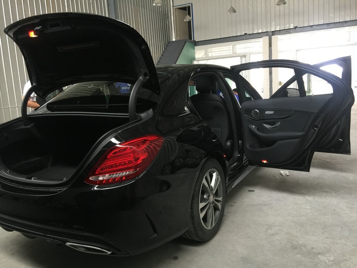 奔馳C200L-施工原廠氛圍燈 行車記錄儀