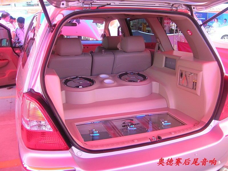 久久汽車(chē)音響改裝,20年汽車(chē)裝潢形象店