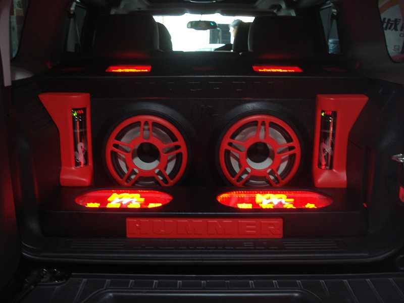 久久汽車(chē)音響改裝,20年汽車(chē)裝潢形象店
