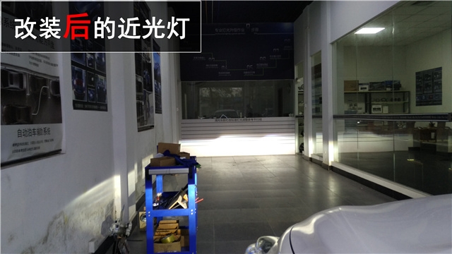 日產(chǎn)新天籟車(chē)燈升級(jí) 定制款海拉五雙氙透鏡改裝 氙氣大燈升級(jí)——清風(fēng)車(chē)影燈改