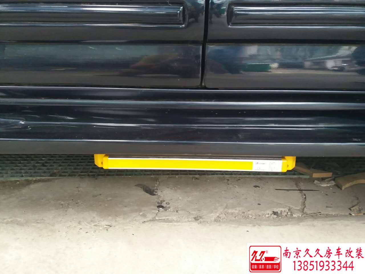GMC商務(wù)車電動(dòng)踏步改裝案例