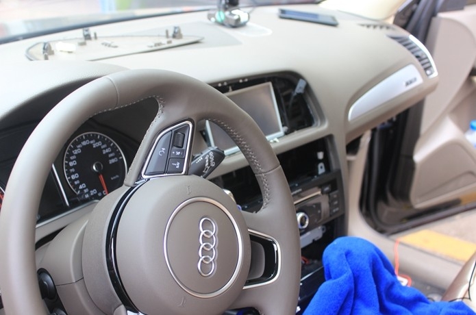 奧迪Q5原車屏升級(jí)導(dǎo)航