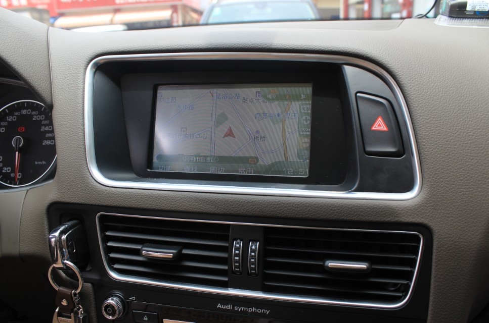 奧迪Q5原車屏升級(jí)導(dǎo)航